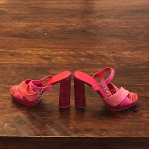 Pretty in Pink! Suede platform Sandal